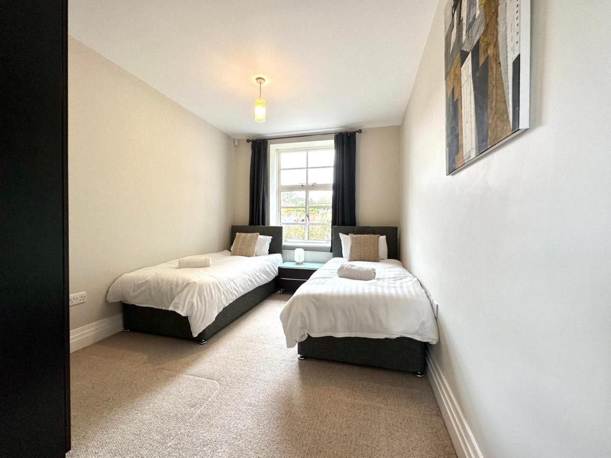 Desirable 2 Bedroom Apartment In Bicester That Sleeps 5 ภายนอก รูปภาพ